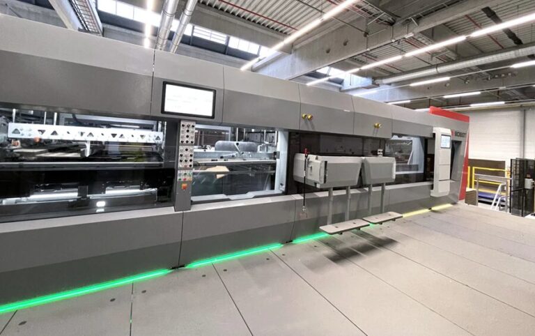 BOBST con su línea MASTERCUT 1 65 PER y su pericia apoya la