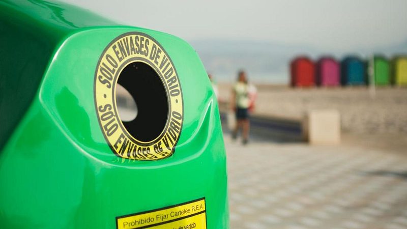 La sociedad española consolida su compromiso con el reciclaje de envases de vidrio en un año marcado por la pandemia.
