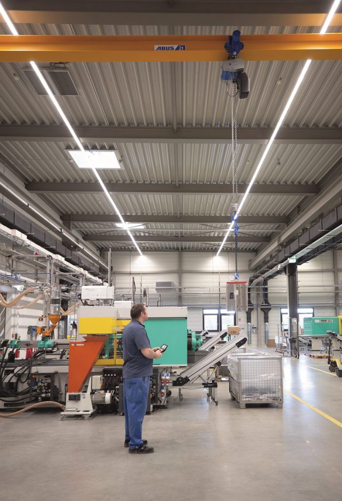 Preparados para el futuro con una producción flexible: Mink Bürsten instala puentes grúa ABUS en su nueva planta
