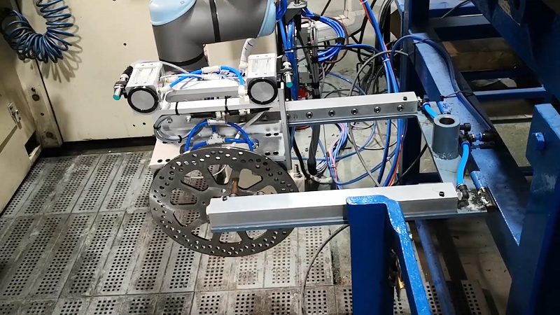 WECOBOTS, integrador de Universal Robots, aplica la robótica colaborativa a máquinas de rectificado de discos de freno