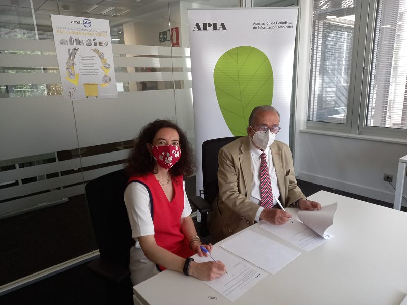 ARPAL firma un convenio de colaboración con APIA para la difusión del reciclado de los envases de aluminio