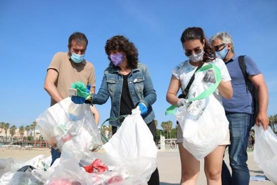 El Govern limitará los envases de plástico de un solo uso y promocionará los reutilizables