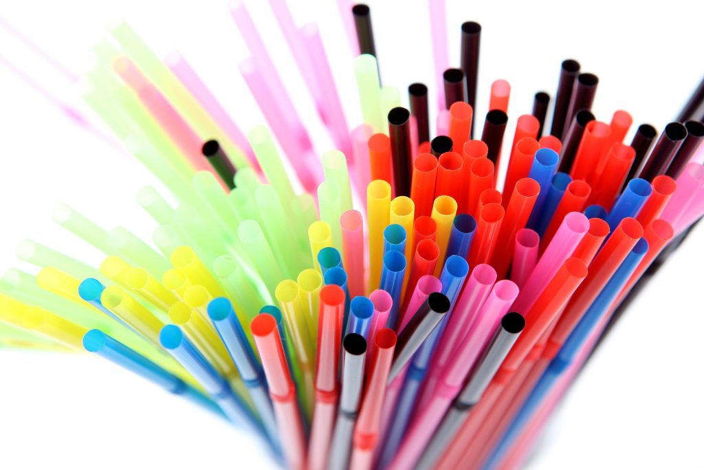 Alternatives to plastic straws: Which materials are suitable?
