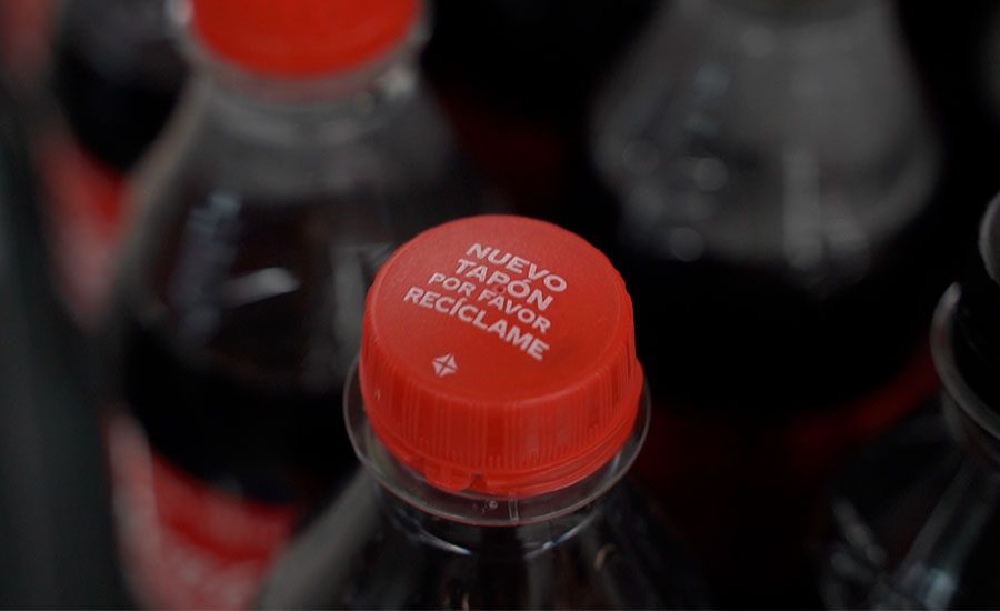 España es el primer país de Coca-Cola en Europa en probar los nuevos tapones adheridos a sus botellas