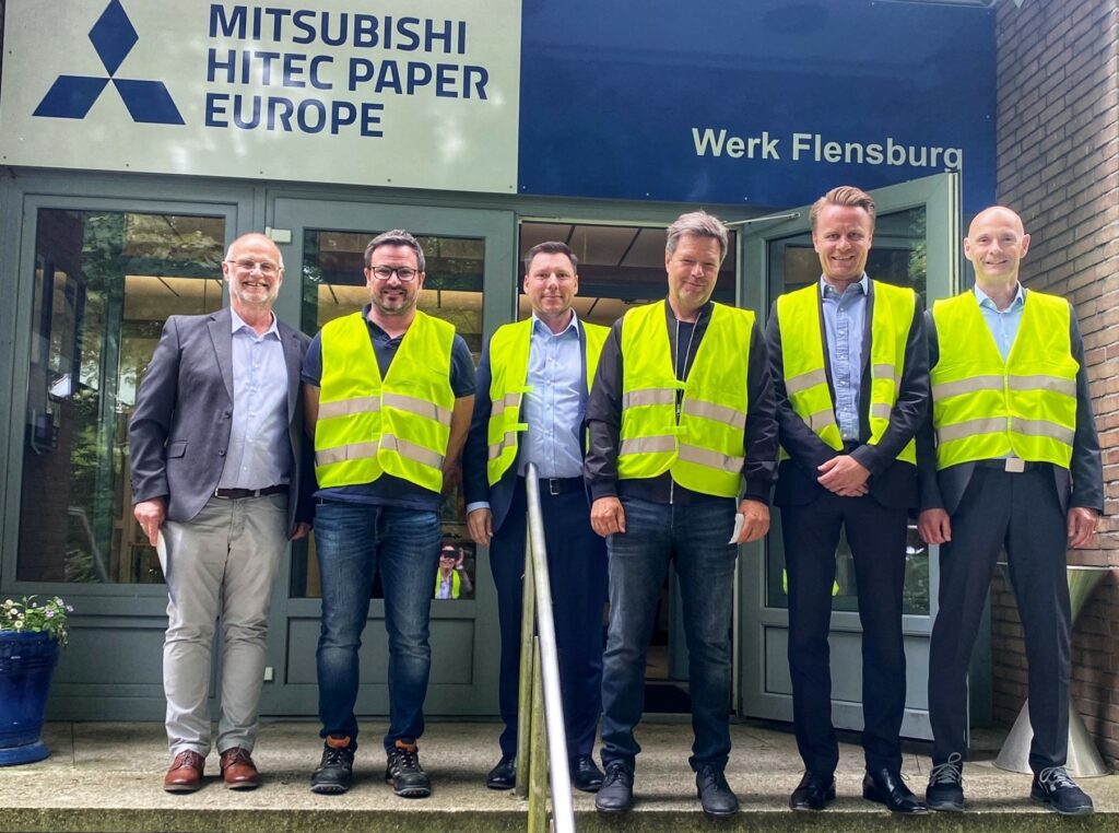 Federal Minister of Economics Habeck visits Mitsubishi HiTec Paper in Flensburg