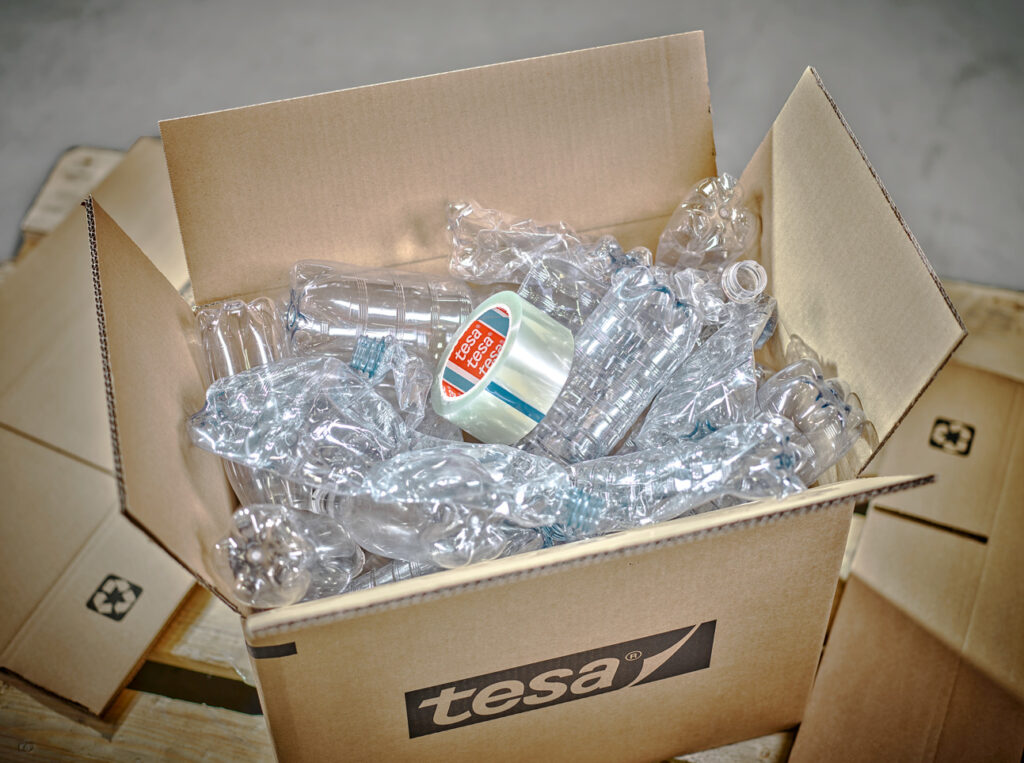 Contribuyendo a la sostenibilidad: Conoce la cinta de embalaje de PET reciclado tesa® 60412