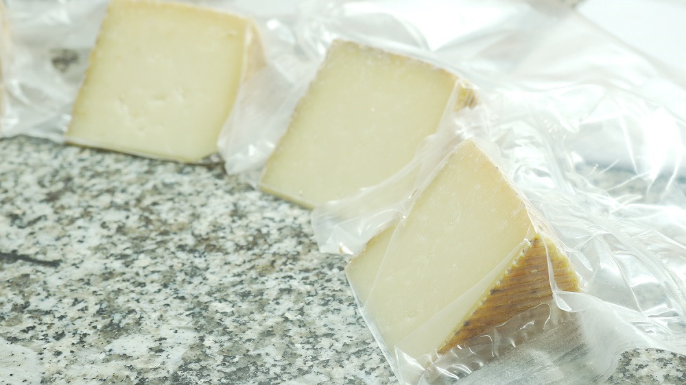 El proyecto GO ORLEANS logra alargar la vida útil del queso entre 5 y 10 días gracias a un envase activo a partir del residuo del propio queso