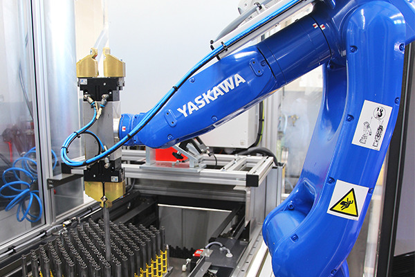 Más eficacia en el proceso de esmerilado de una empresa fabricante de bombas industriales gracias a la automatización proporcionada por el robot MOTOMAN GP7 de Yaskawa