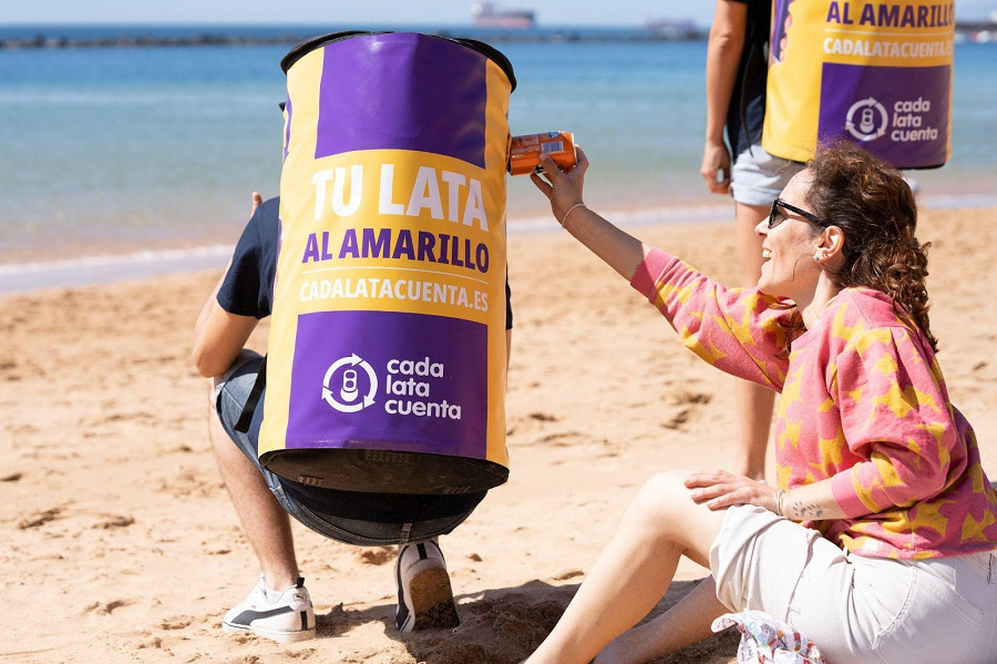 Vuelve a las playas españolas la campaña de reciclaje “Tu Lata Al Amarillo” para fomentar el cuidado del entorno y el turismo sostenible