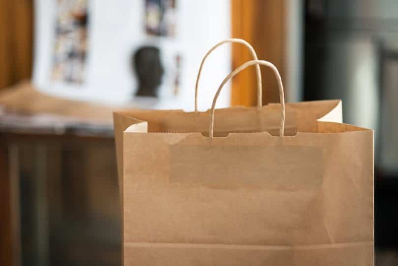 22-04-2025. La nueva normativa europea pone en valor la bolsa de papel como envase estratégico y plenamente conforme