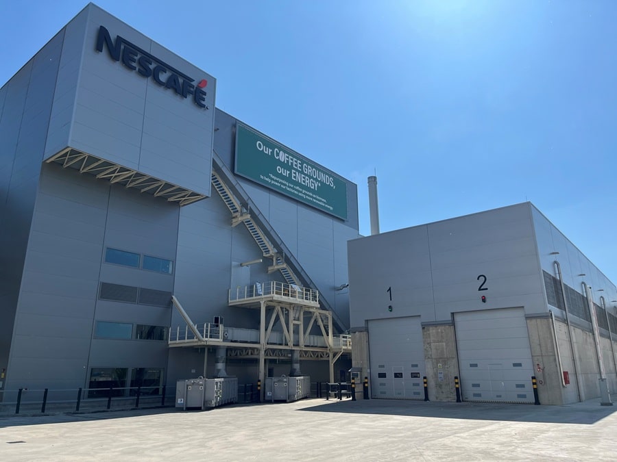 Nestlé reduce las emisiones en 36.000 toneladas de CO2e al revalorizar los posos de café obtenidos en el proceso de producción