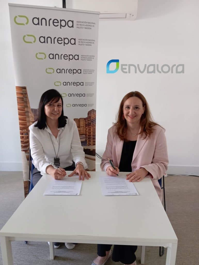 ENVALORA y ANREPA firman un acuerdo para reforzar la trazabilidad y reutilización de los palets y envases de madera