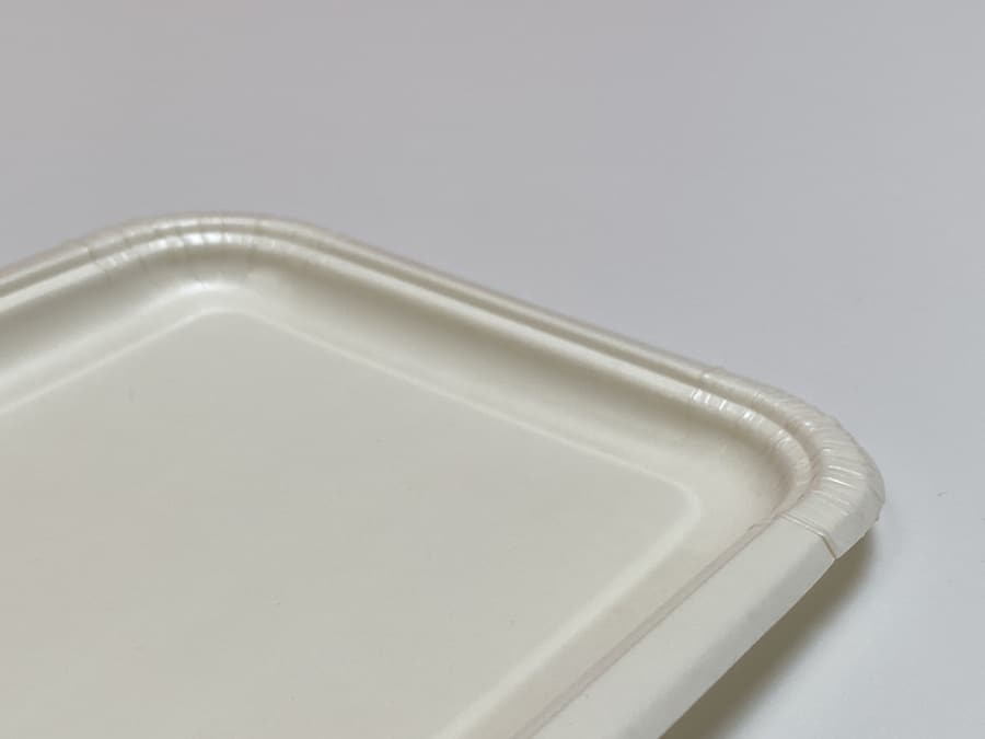 05-06-2025. AIMPLAS. Bandeja para helados de cartón con un recubrimiento barrera obtenido a partir de PHB procedente del bagazo de la cerveza