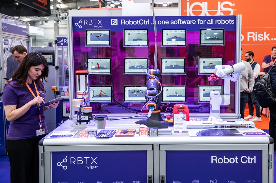 18-09-2025. igus presenta el software de control intuitivo RobotCtrl_2