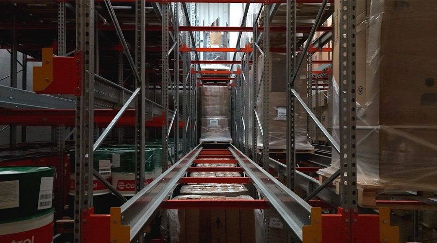 La instalación del sistema shuttle ha aumentando en un 40 % la capacidad de almacenaje y optimizando la eficiencia operativa de ALPE BLUE.