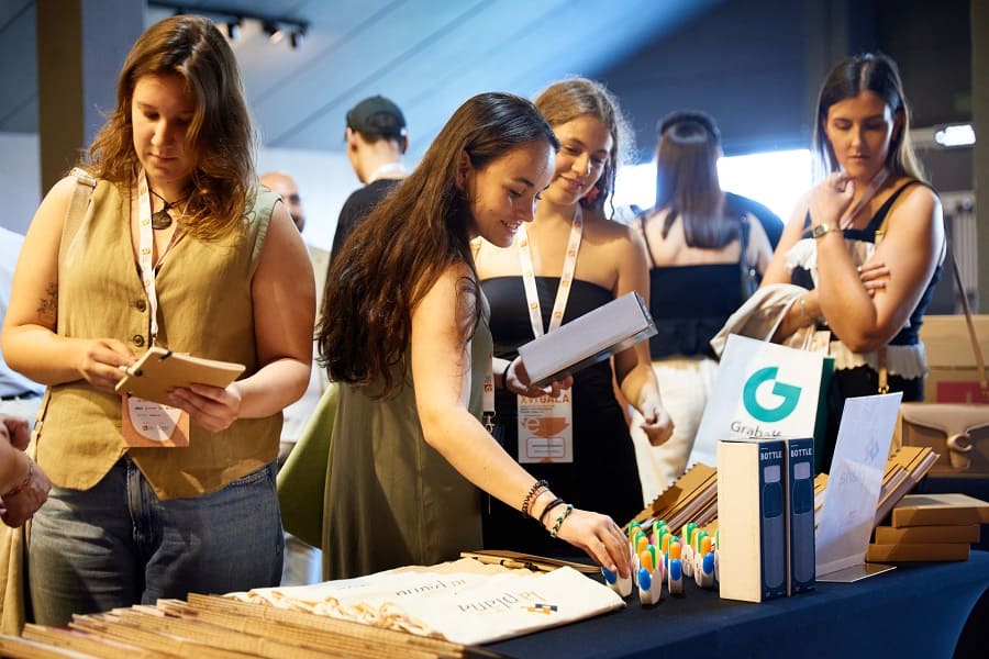 Más de 1.000 estudiantes de 34 universidades y escuelas de diseño de toda España  afrontan retos reales de empresas como Grupo Pikolinos, DS Smith, Damel Group, Qiub, Familia Martínez y Alpesa en los XVII Premios Nacionales de Envase.