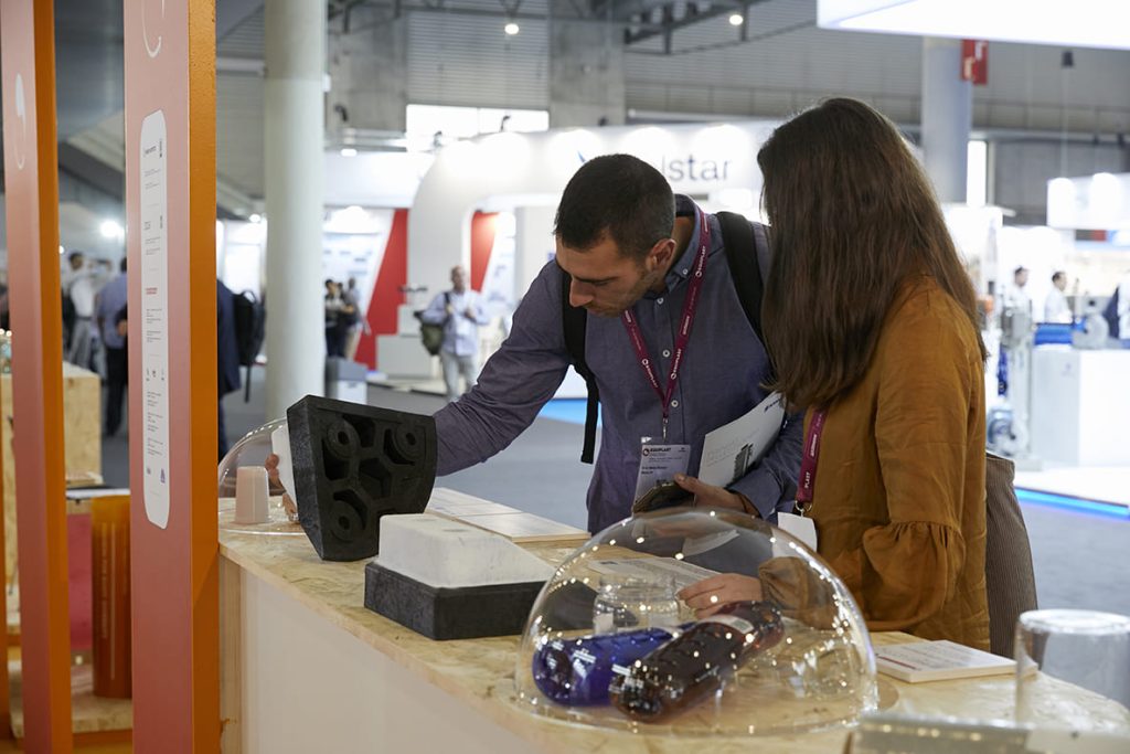 Equiplast muestra aplicaciones reales de plástico circular que transforman residuos en soluciones para industria, ciudad y consumo, demostrando el papel clave del material en la economía circular.
